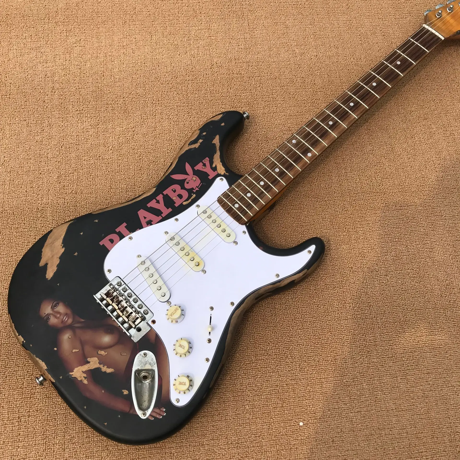 

Electric guitar, hand-made 6-needle electric guitar, hand-made relics of electric guitar, antique piano made by masters of vario