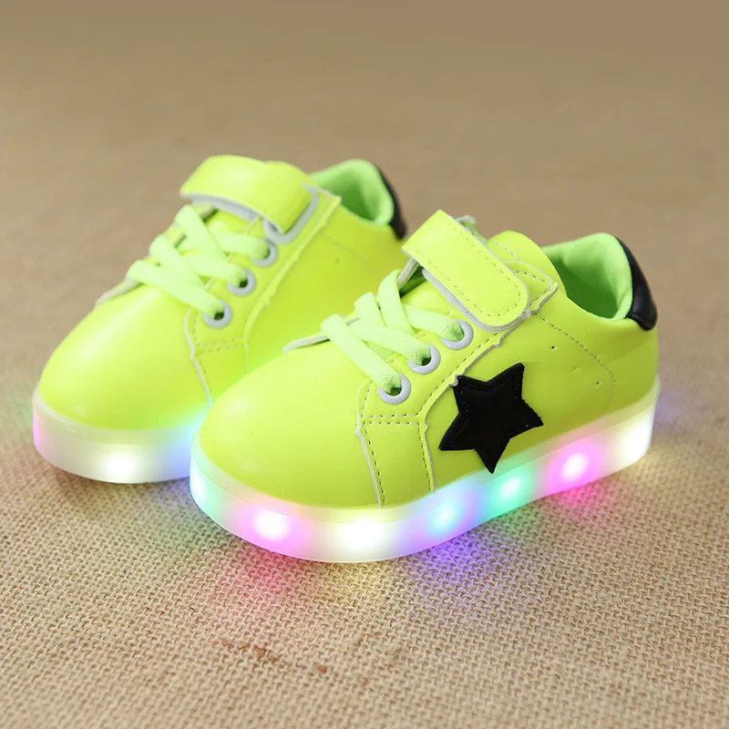 Детская светодиодный обувь для мальчиков и девочек, детская одежда с принтом в виде звезд светодиодный освещение спортивная обувь с подсветкой; дышащая Спортивная обувь на плоской подошве