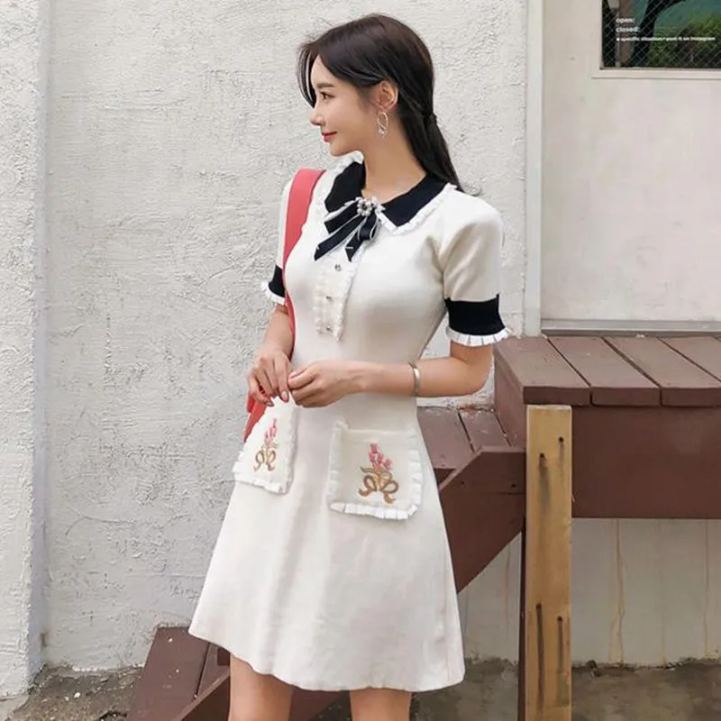 

2019 High Quality New Fashion Runway White Knitted Floral Embroidery Dress Women Vintage Luxury Heavy Short Sleeve Party Dresses
