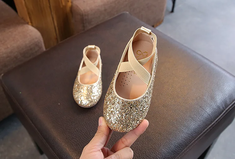 Детская Свадебная обувь с блестками для маленьких девочек; кожаная обувь принцессы для девочек; школьная танцевальная обувь; женская детская обувь на плоской подошве