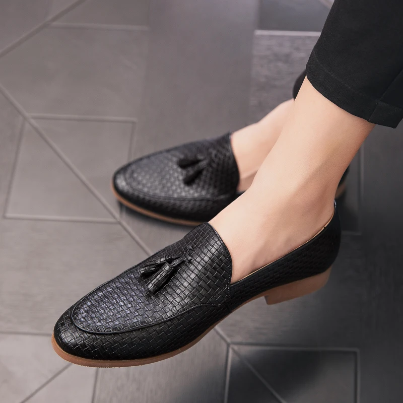 

New fashion men's shoes, patent leather glitter trend casual shoes, small red shoes, loafers, tassel decoration, daily leather