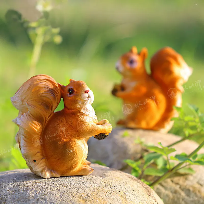 2pcs/pack Garden decorative resin squirrels garden animal home accents