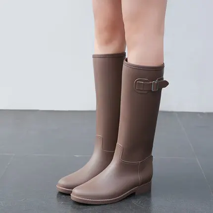 Новинка Женские непромокаемые сапоги из пвх Модные дышащие резиновые до колена с