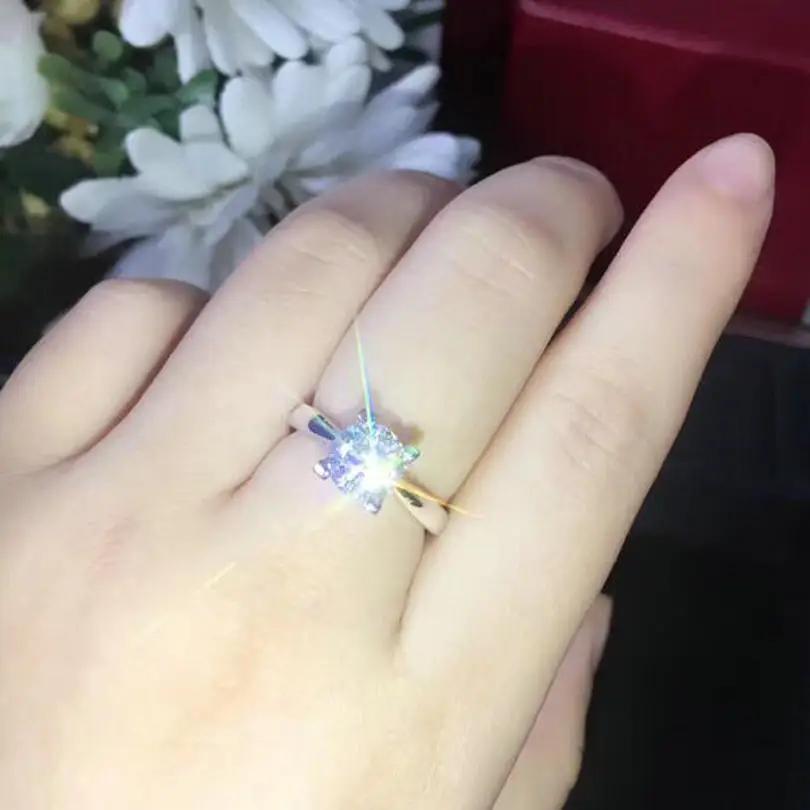 

Women's S925 Silver Engagement Ring Creative HW English Alphabet Carat Simulation Female Ring