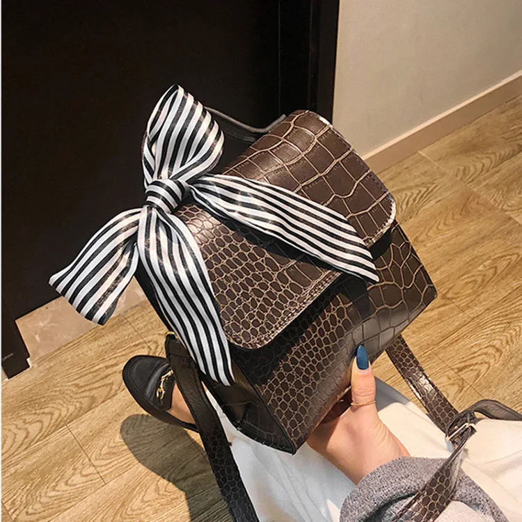 

Black Pack 2019 New Women's Pack Small Pack Korean Version Baijian Handbag Shoulder Pack Crocodile Twisted Tidal Pack