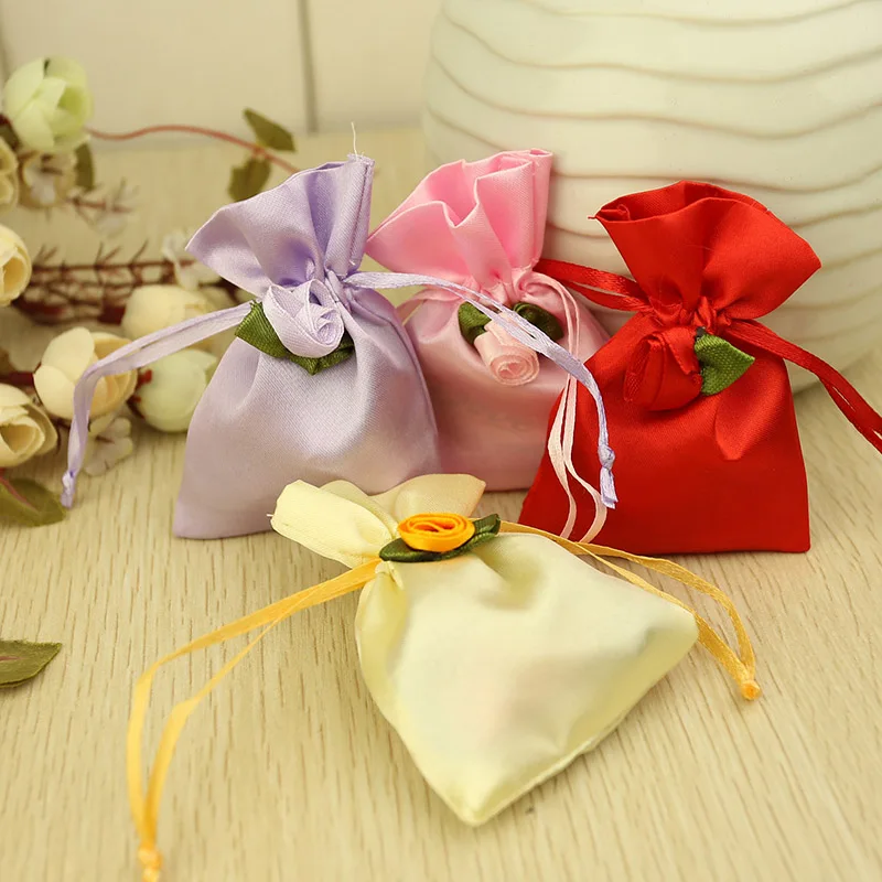 Маленький размер сумки для ювелирных изделий 50 шт./лот/4 цвета шнурок цветок точечные Ювелирные изделия Органайзер мешочек атласная Рождественская Свадебная подарочная сумка