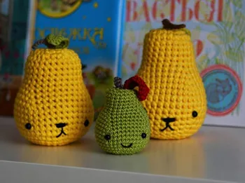 

crochet armigurumi rattle pear or apple model number sq19042302