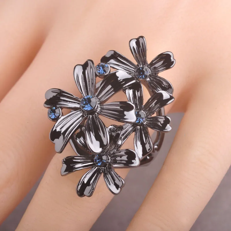 

Blucome Black Flower Rings For Women Lady Blue Crystal Blackgun Color Party Anel Fashion Aneis Accessories Joyas Wide Ring Bague