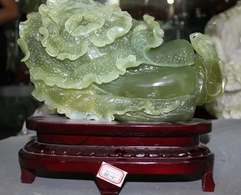 

ChinA natural Green Jade Xiuyu pure hand-carved Wealth Cabbage Statue decoration