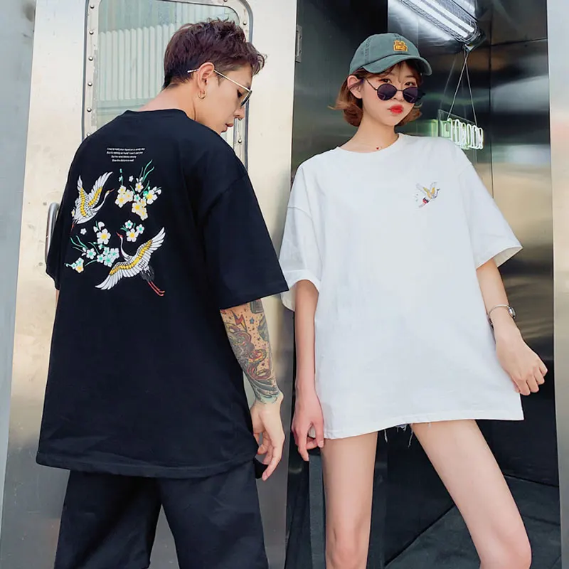 

Japan Style Loose Couple Tops Tee Cartoon Red-Crowned Prints Casual Fiance Gift Streetwear T-Shirts 2019 Summer Student Group T