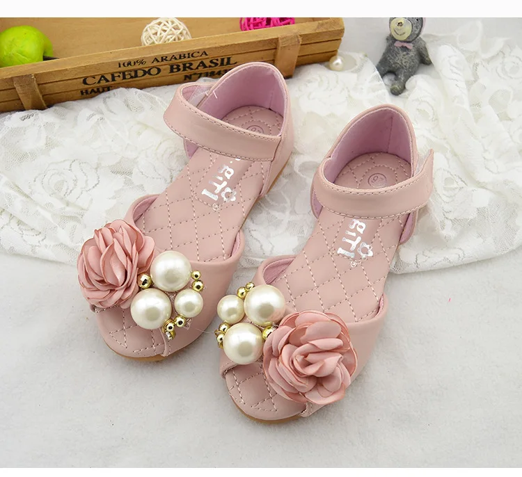 Летние новые детские сандалии модные жемчужные цветы девочки принцесса обувь мягкая подошва открытый носок сандалии детские туфли на плоской подошве
