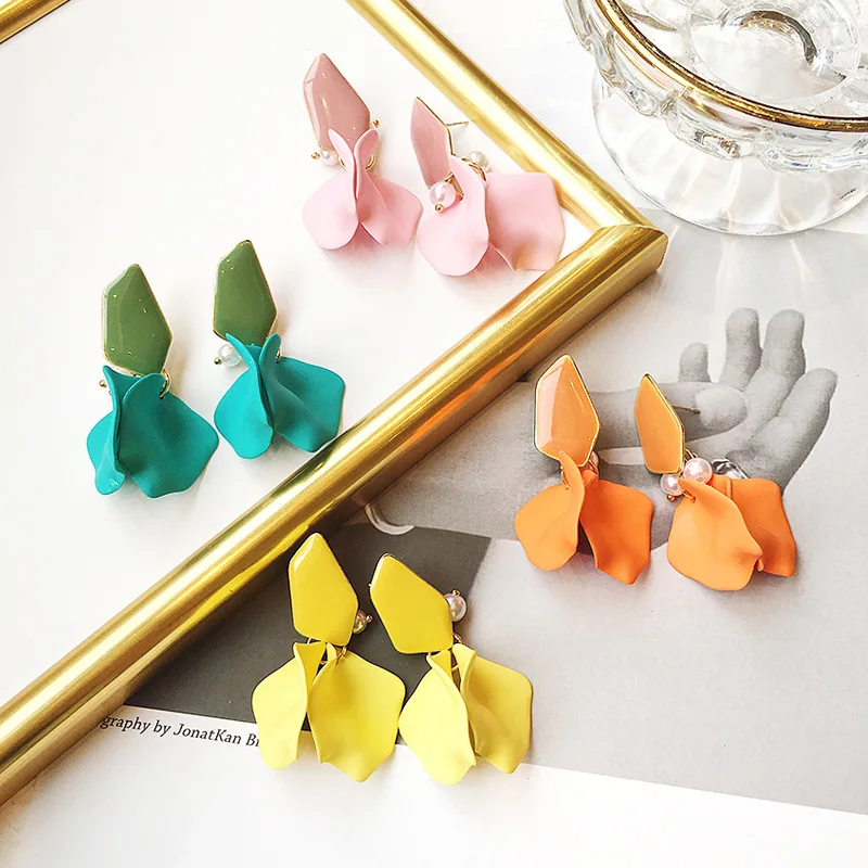 

Dominated 2019 New Temperament Fashion Metal Flowers Long Personality Color Women Drop earrings