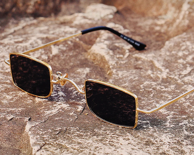 Rectangular Sunglasses Men detail (1)