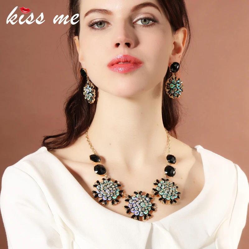 

KISS ME Design Colorful Sequins Choker Necklace 2018 New Black Resin Beads Statement Necklace Brand Jewelry