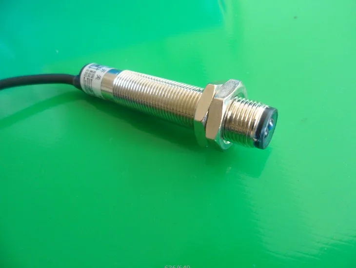 

Brass E3F-DS30C4 M18 NPN NO Photoelectric switch sensor NPN normally open 30cm adjustable m18 diffuse photoelectric switch