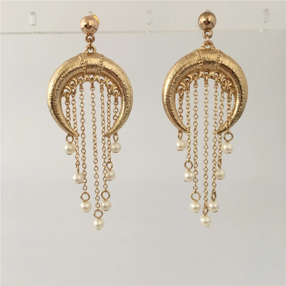 

ROMANTIC GOLD COLOR PLATING PEARL WITH CHAIN TASSEL IN HORN DROP EARRINGS FOR WOMEN GIRL