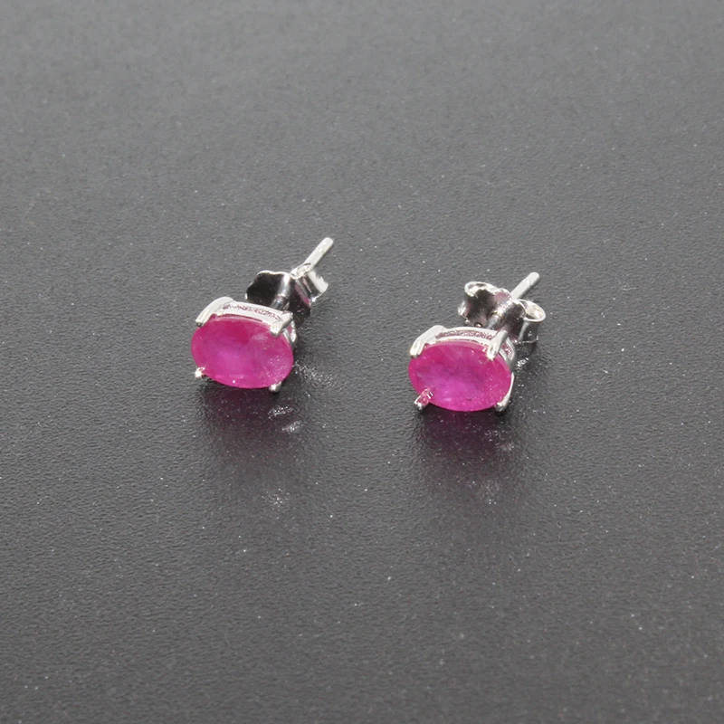 Серьги гвоздики из серебра 100% пробы с натуральным Рубином 4 мм * 6 простые серьги