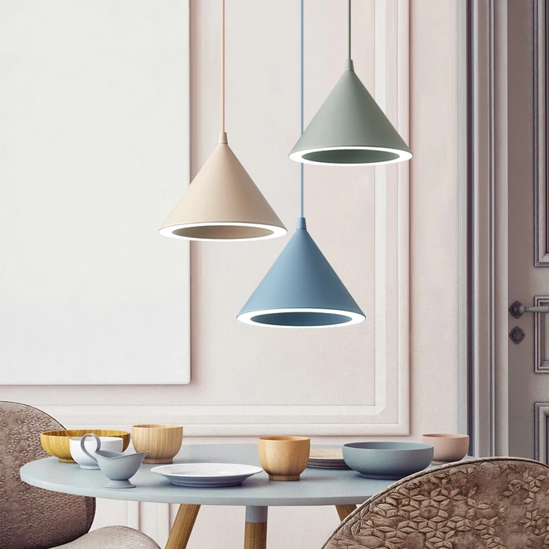 

Simple modern chandelier creative personality restaurant light macaron style three head restaurant variable light LED bar lamp