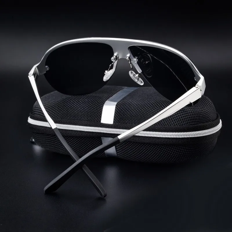 3560391976_1986479287