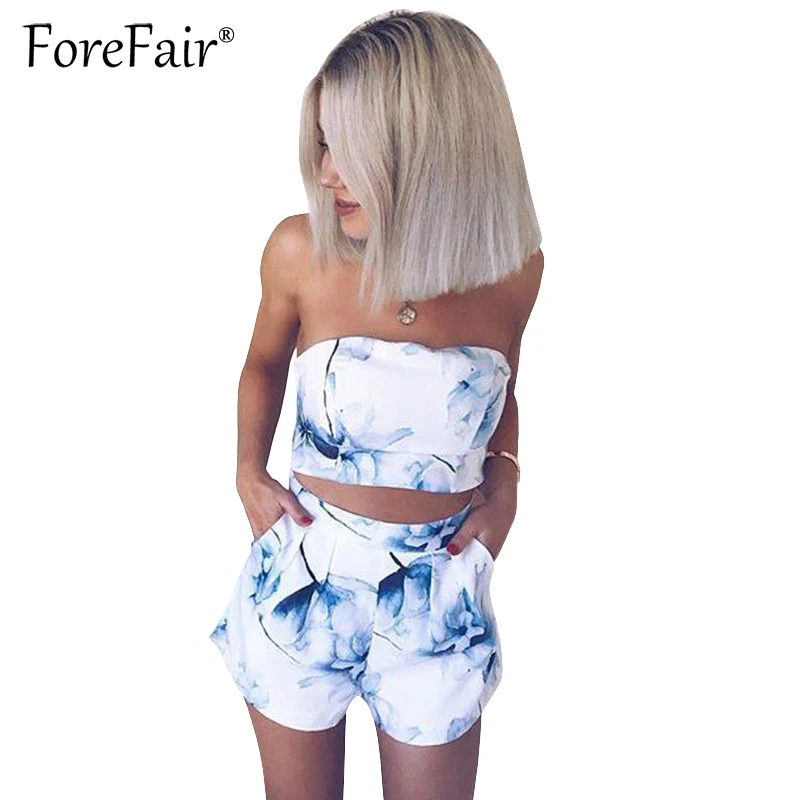 Женский костюм двойка с шортами Forefair белый облегающий укороченным топом и
