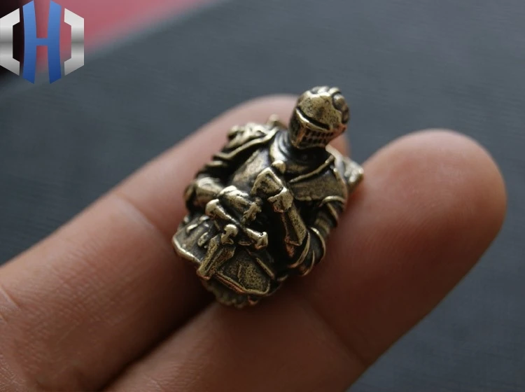 EDC Vintage Vicissitude Knight Brass Crusader Armor Warrior Knife Umbrella Rope Buckle Key Drop Knife Beads