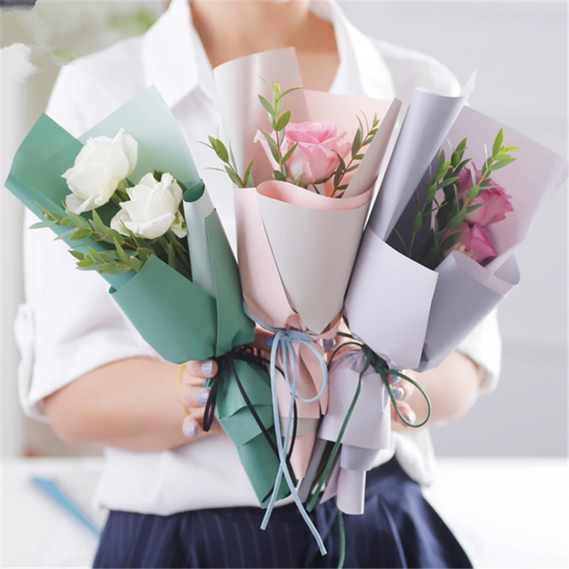 Coreano Impermeabile di Imballaggio Involucro di Carta Da Imballaggio del Regalo di Colore del Doppio Nebbia Fiorista Bouquet di Fiori Forniture 10 pz