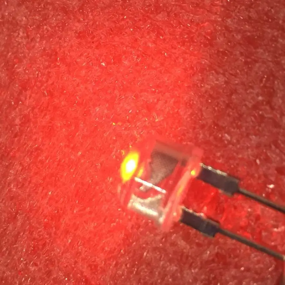 100 шт. LED 8 мм соломенная шляпа красная прозрачная широкоугольная линза F8