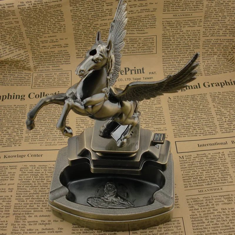 Home Creative Horse Tinplate Molding Ashtray for Smoking Weed Home