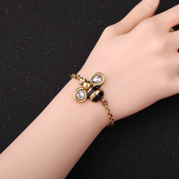 

The new bee personality design, fashion recommendation, with a variety of colors, rose gold / gold / silver, send his girlfriend