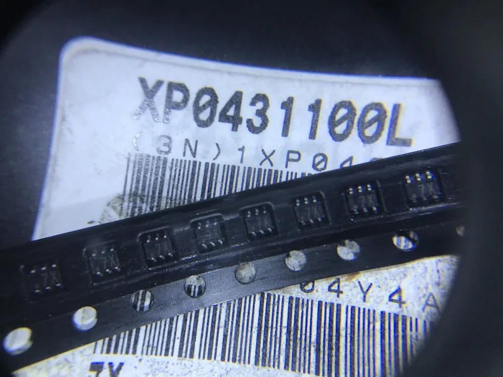 

10PCS XP0431100L(code:7X) UNR31A4G0L(code:NC) (TRANS PREBIAS PNP 100MW SSSMINI3) RT1N141C-T150-1 XP4311-(TX) RT1N141C new