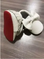 Однотонная обувь для малышей 0-24 м; обувь для малышей ручной работы из мягкой искусственной кожи с красной подошвой; Мокасины бант-узел для малышей; 0-24 м - Цвет: Белый