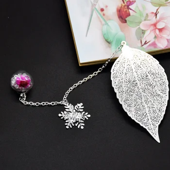 

1 Pc new cute Snow Metal Bookmark Silver And Gold Leaf Snowflake Bookmarks Wedding Supplies Pendant Gifts Tassel Bookmark