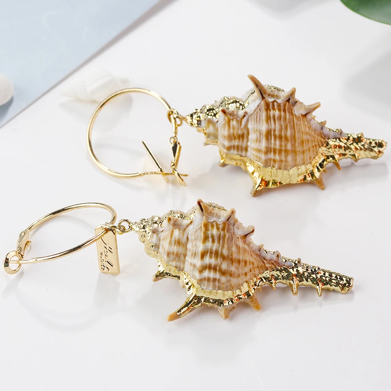 AENSOA Neue Mode Unregelmäßige Natürliche Shell Conch Tropfen Ohrringe Für Frauen Erklärung Metall Maxi Geometrische Strand Party Schmuck