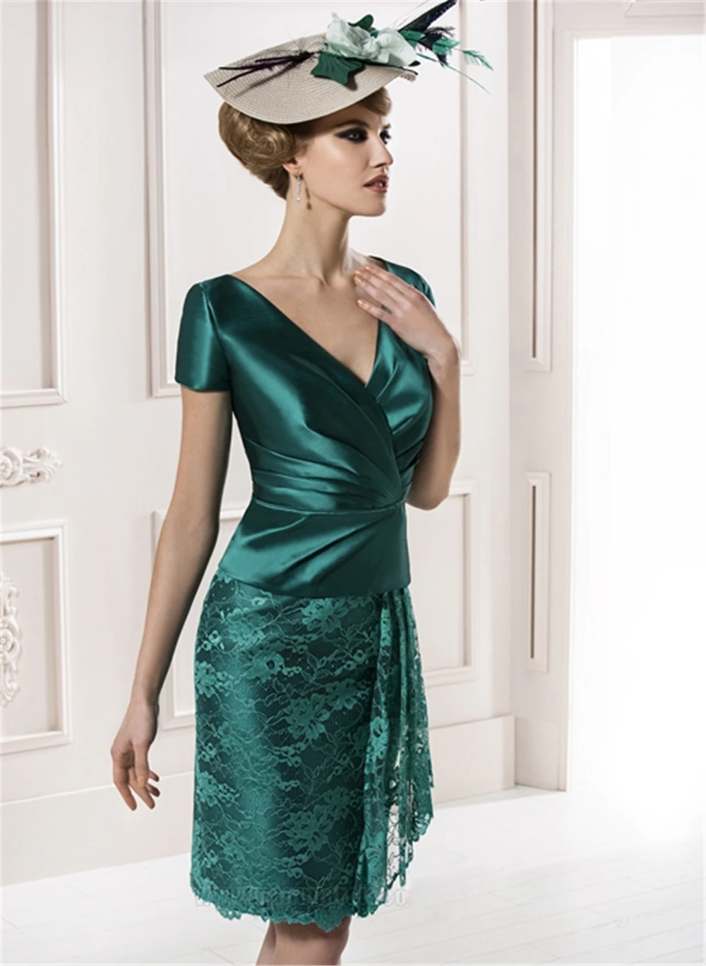 Moeder Van De Bruid Jurken Halve Mouwen Grijs See Through Kralen Backless Lange Bruiden Moeder Jurken Voor Bruiloften Moeder Van De Bruid Jurken Halve Mouwen Grijs See Through Kralen Backless Lange Bruiden Moeder Jurken Voor Bruiloften