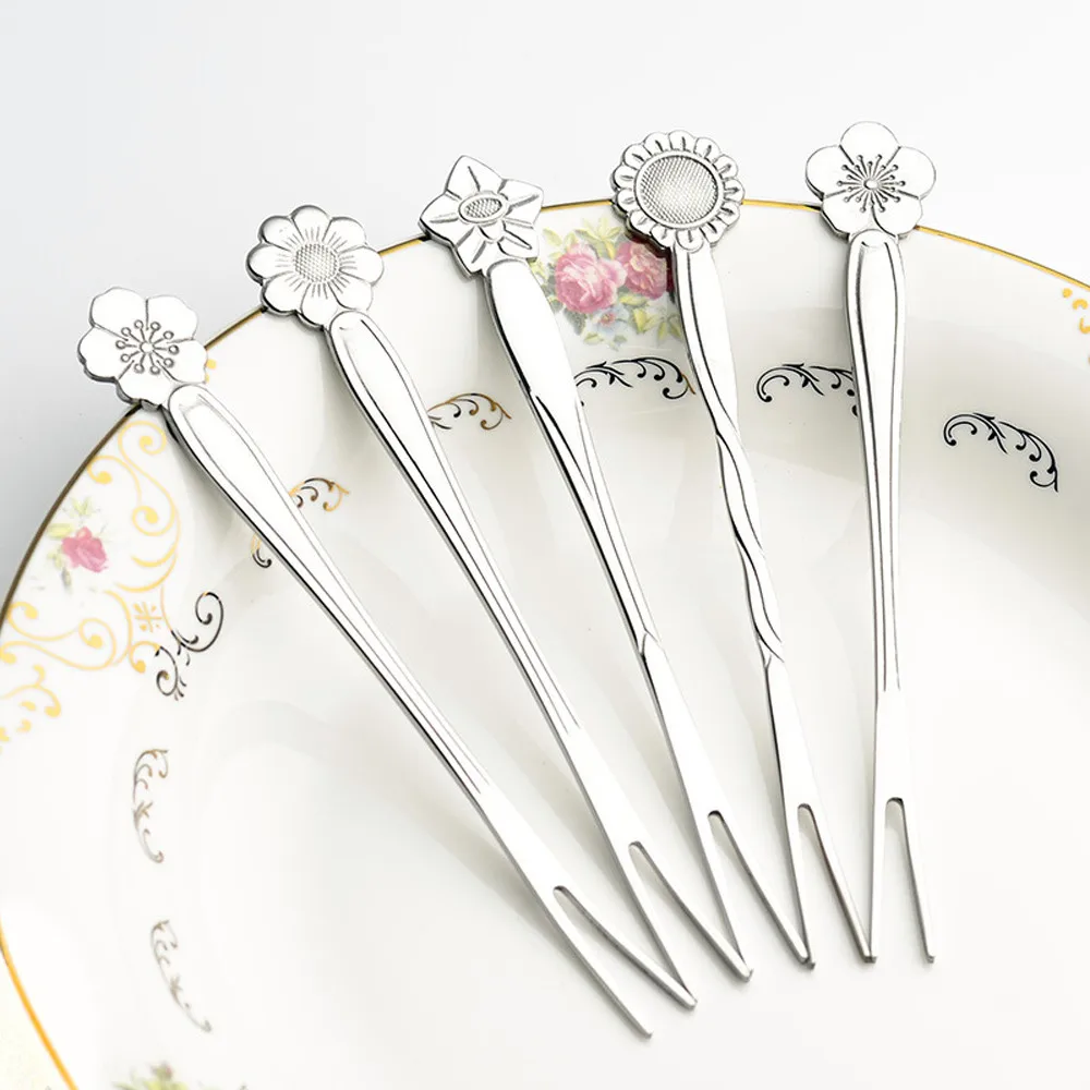 

Fashion Silver Flower Stainless Steel Fruit Fork Two Tooth Dessert Fork Home Kitchen Gift salad dessert Forks Tableware 2019