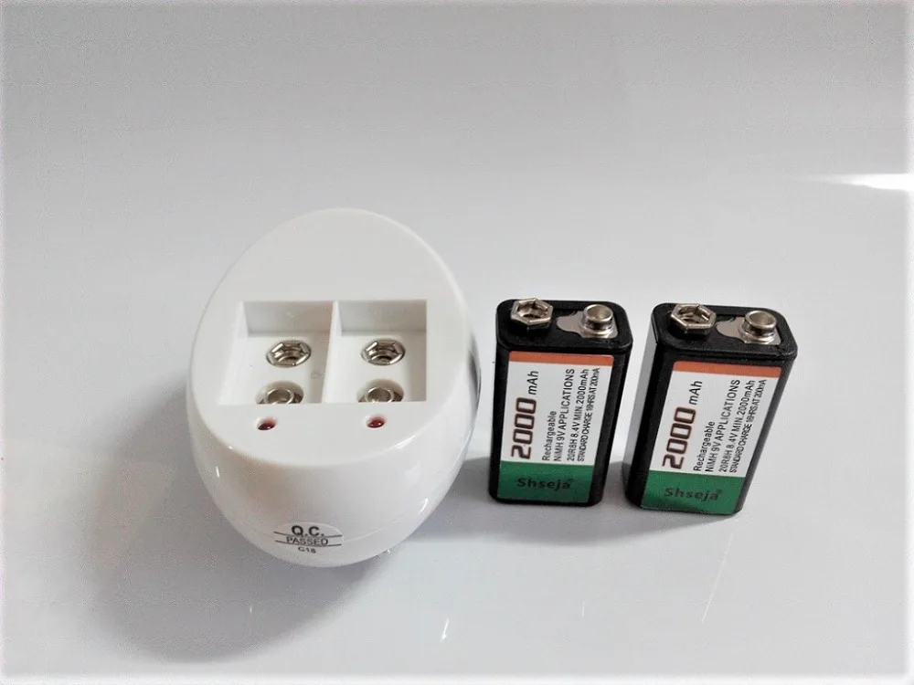Kopen 2 stks partij 9v oplaadbare batterij Grote capaciteit 2000mah 9V NiMH batterij + Universele 9v AA AAA 18650 14500 CR123A lader set