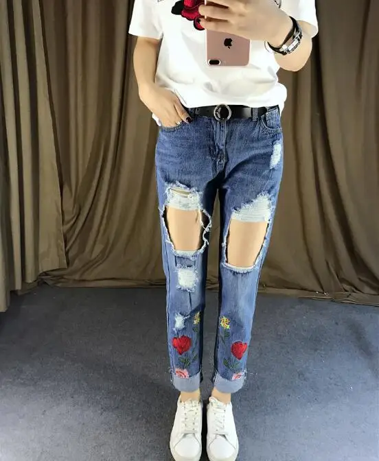 2017 summer new women Korean version of the nine pants rose embroidery hole straight jeans women