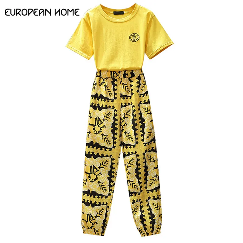 

New Fashion 2019 Summer 2 Piece Set Plus Size Women Short-sleeved tops Print nine-point pants 100kg wear Women Sets 995