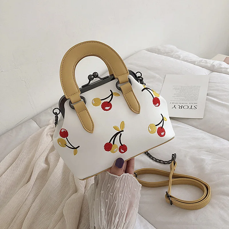 Новая Корейская версия дамской сумки с вышивкой и цепочкой, с цепочкой, с цепочкой, милая, ручная, косая, маленькая нагрудная сумка