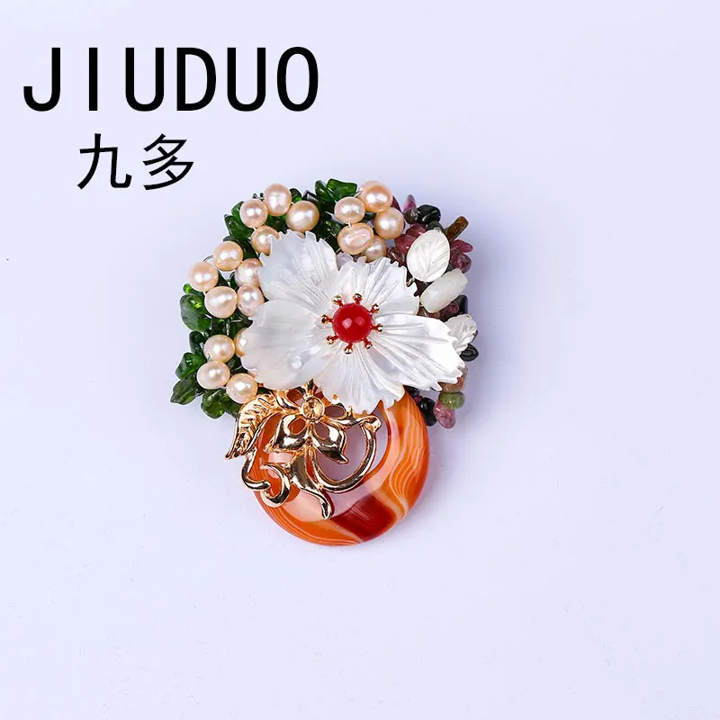

Korean fashion accessories with wild luxury Natural pearl pendant crystal brooch corsage needle collar flower clothing women