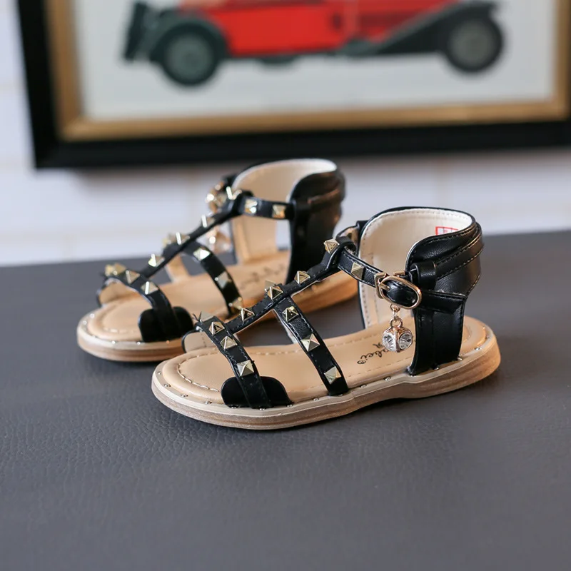 

Girls Sandals 2017 New Summer Toddler Girl Stud Flat Genuine Leather Rivet Children Fashion Sandals Baby Girl Brand Beach Shoe