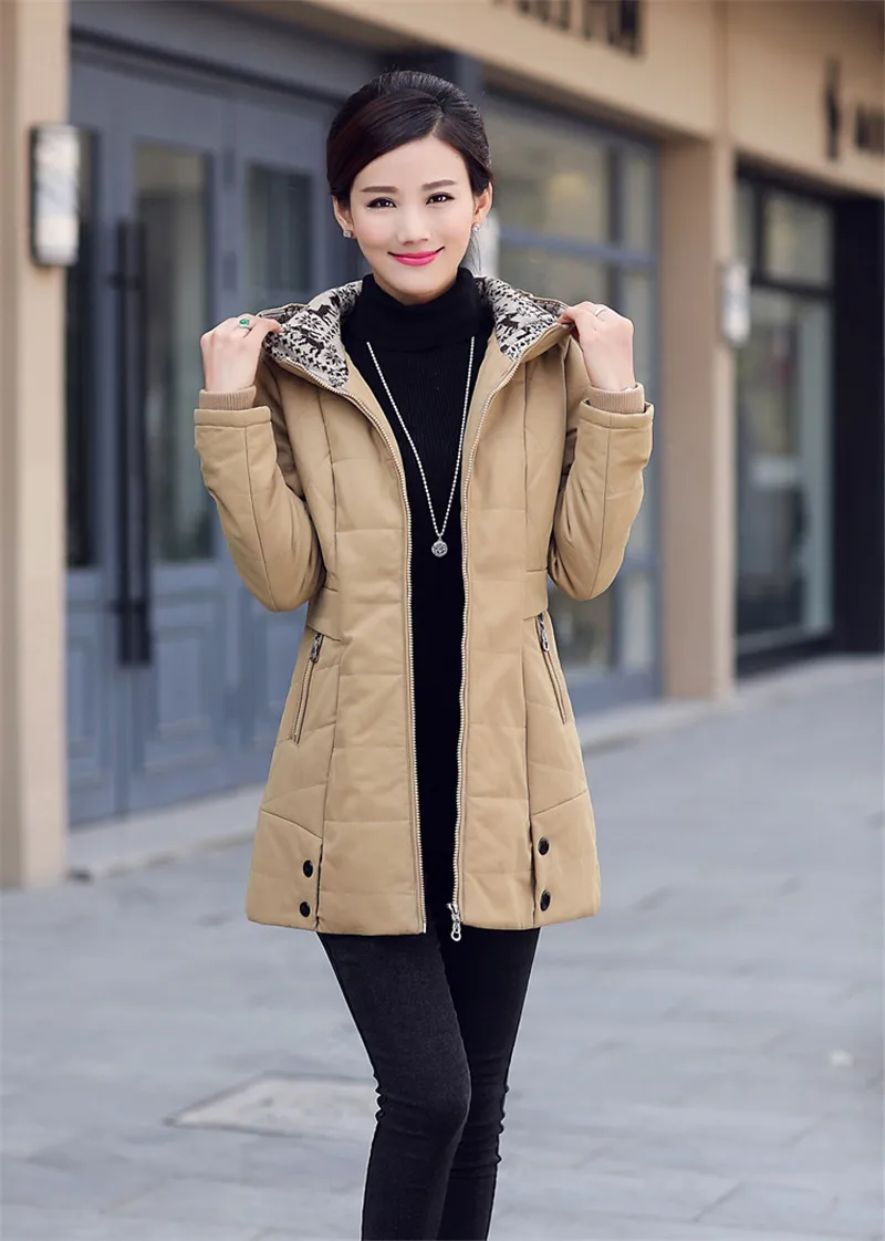 Женская куртка среднего возраста, пальто, хлопковые парки, модная куртка с капюшоном, толстый теплый костюм для мамы, плюс размер, тонкая верхняя одежда, OKXGNZ1124 - Цвет: Khaki