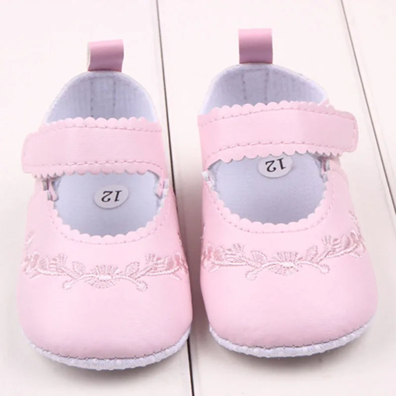 Детские Девочки Первые ходунки из искусственной кожи Милая принцесса детская обувь, новорожденные удобные уличные детские туфли розовый черный белый противоскользящие кроссовки - Цвет: Розовый