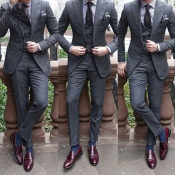 Tanie High Street Szary Mężczyźni Garnitury ślubne Szczyt Lapel Slim Fit Groom Smokingi Best Man Blazers Kurtka 3 Sztuka Płaszcz Spodnie Kamizelka Homme