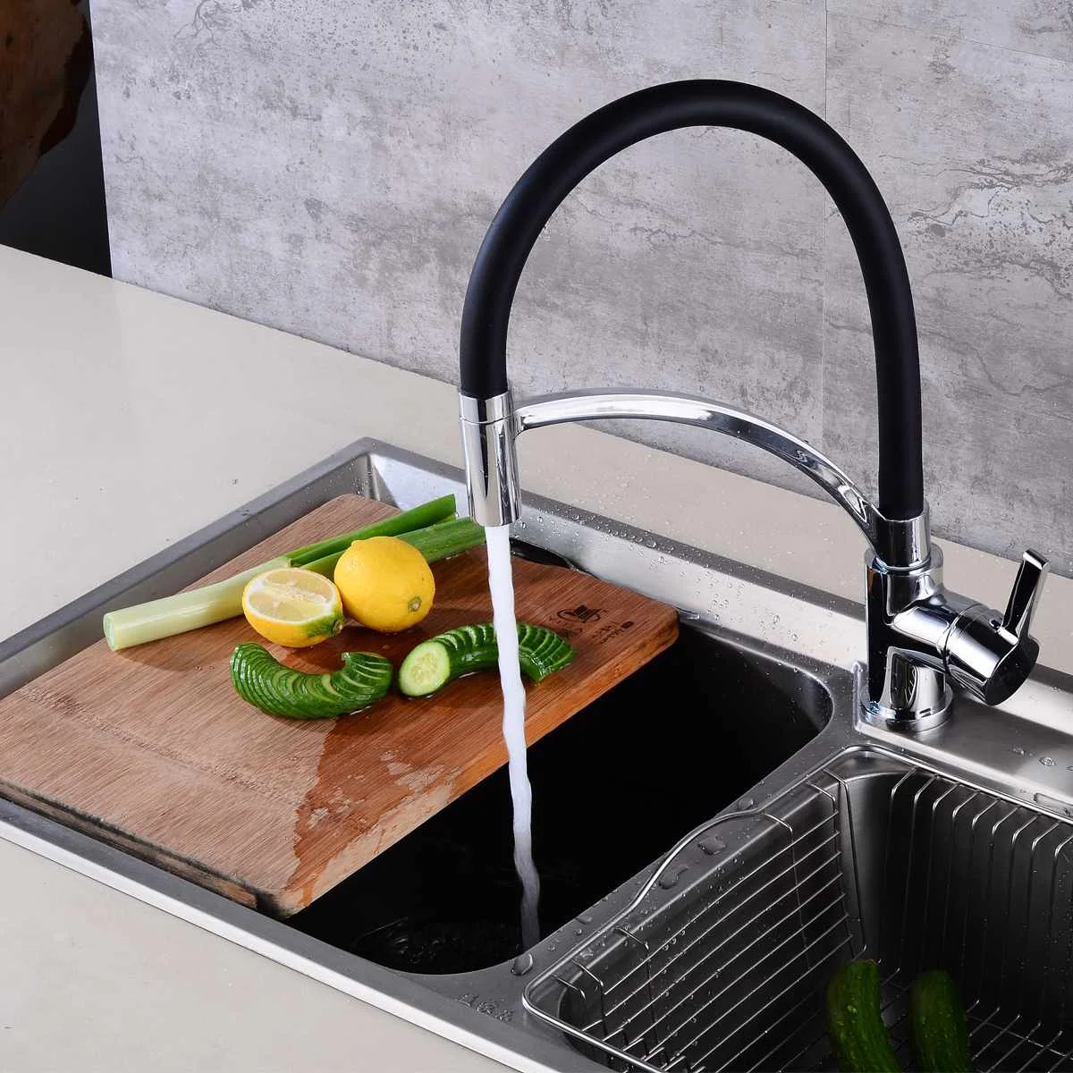 

Rubber Design Kitchen Faucets Chrome Mixer Faucet for Kitchen Single Handle Pull Down Deck Mounted Crane for Sinks