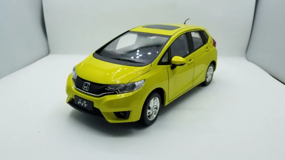 1:18 литая под давлением модель для Honda Fit Jazz GK5 желтый хэтчбек игрушечный автомобиль миниатюрная Коллекция подарков