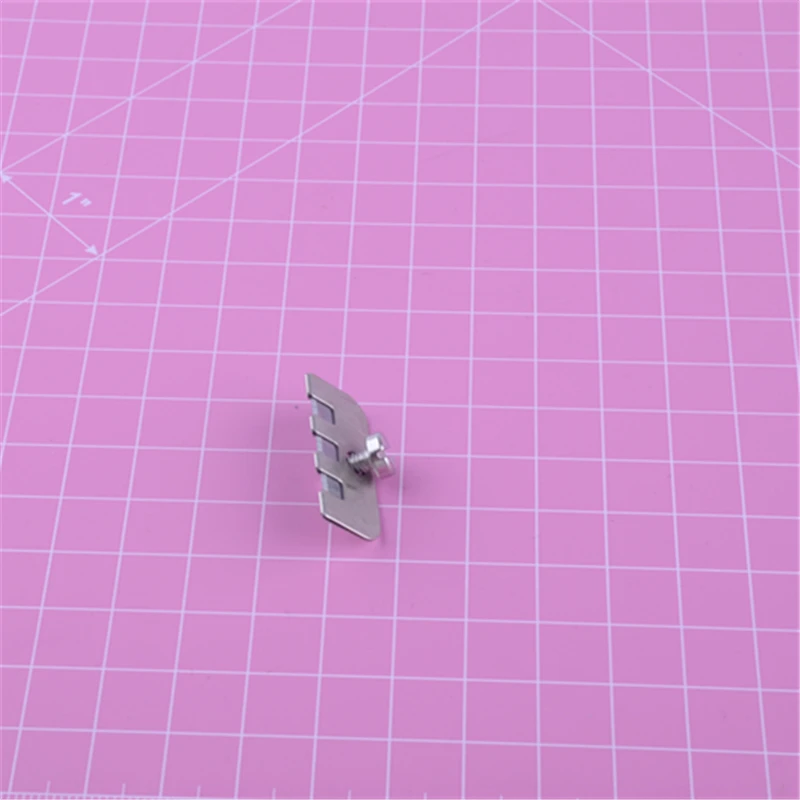 

Industrial sewing machine parts thread cutter 2.8CM * 1.2CM 5pcs/lot with 2pcs screw