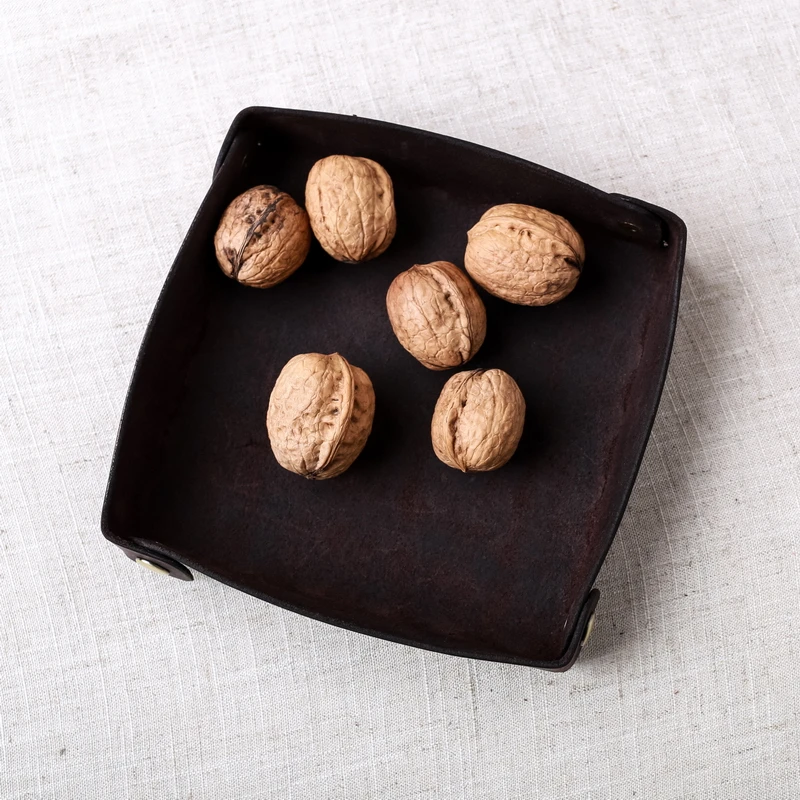 

Jewelry Leather Tray Vintage Handmade Desk Organizer Box Leather Foldable Quadrilateral Tray for Dice Table Games Key Holder