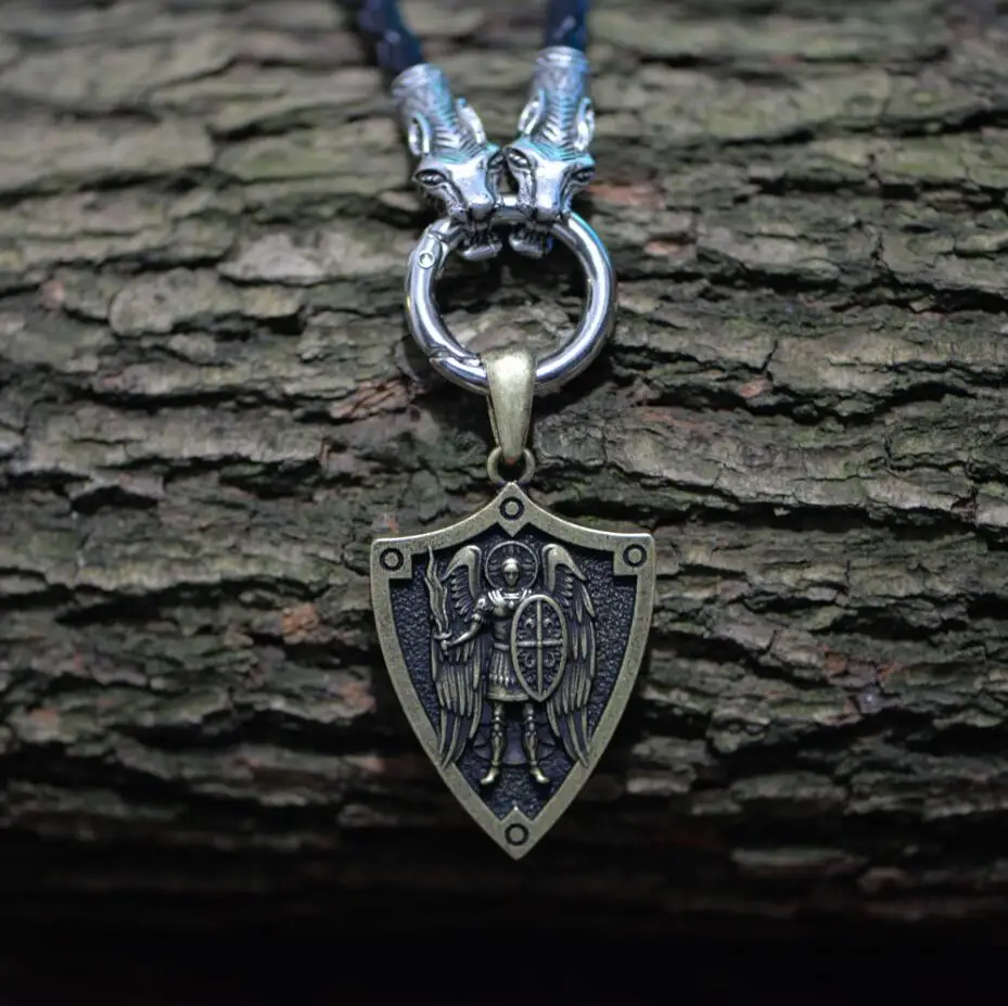 Langhong 1 шт. Archangel St. Michel защитите меня Святой щит Молитвенное религиозное ожерелье защита Шарм ожерелье ювелирные изделия-талисманы - Окраска металла: Leather Cord Three