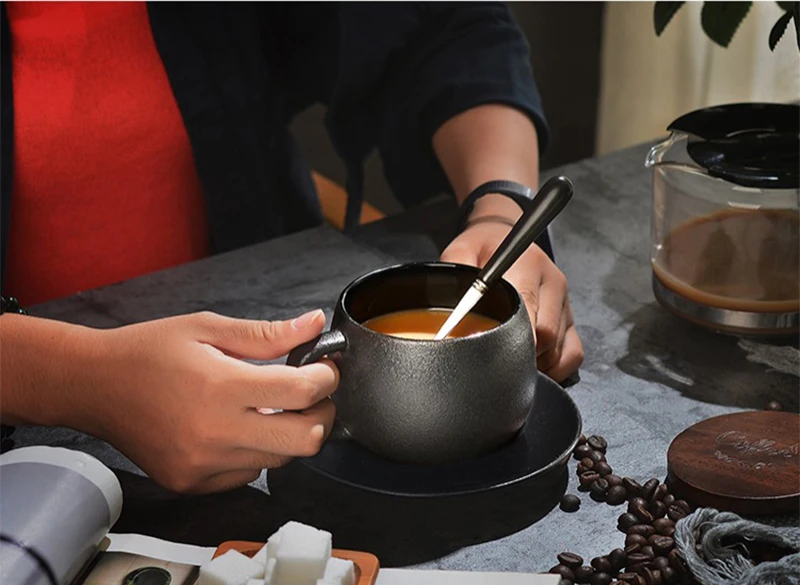Элегантный творческий керамический кофе Кубок красивые китайские черный блюдце керамические чашки в японском Ретро Керамика Кофе кружки, чашки 3DMKJ01